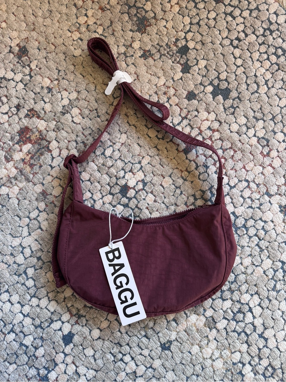 *NEW* BAGGU Small Nylon Crescent Crossbody Bag in Mahogany